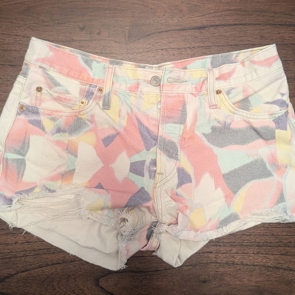 💕3 for 12 💕Levi's  Tie Dye Shorts - Picture 1 of 8